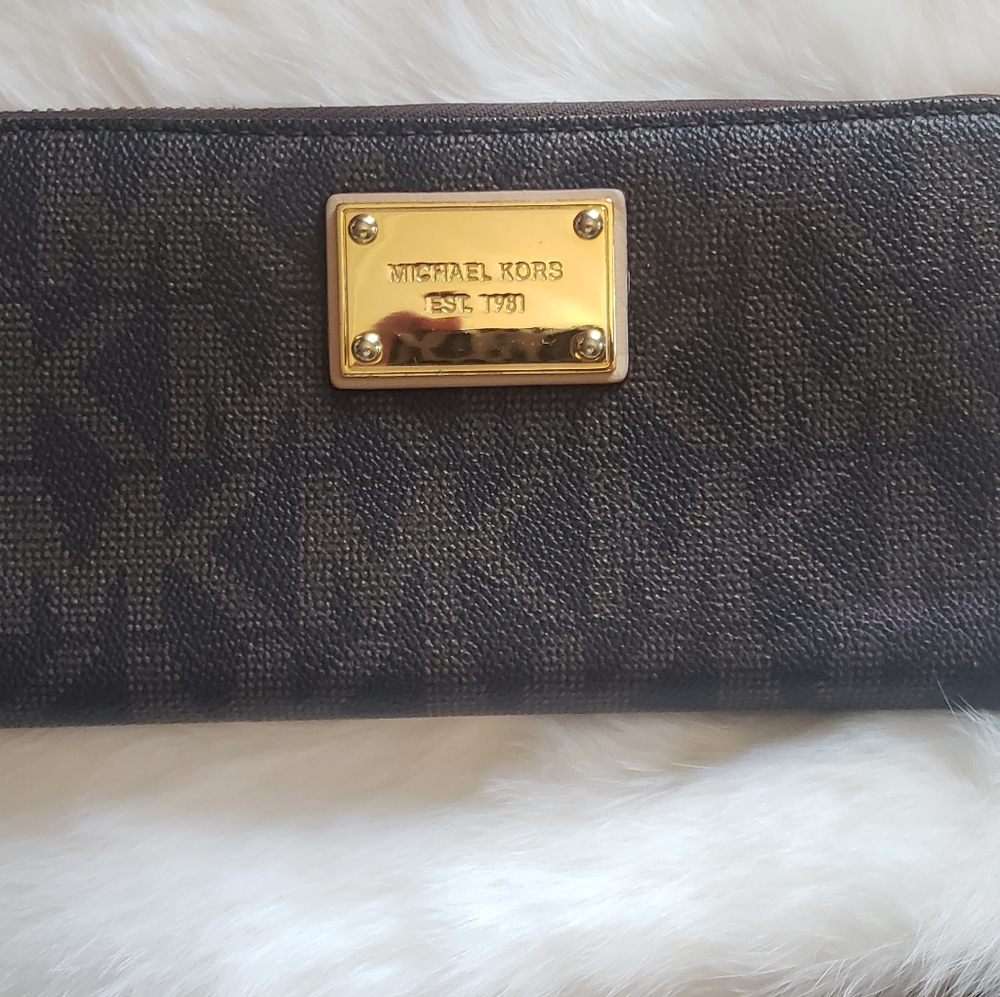 Michael Kors Accordion Style Zip Around Wallet